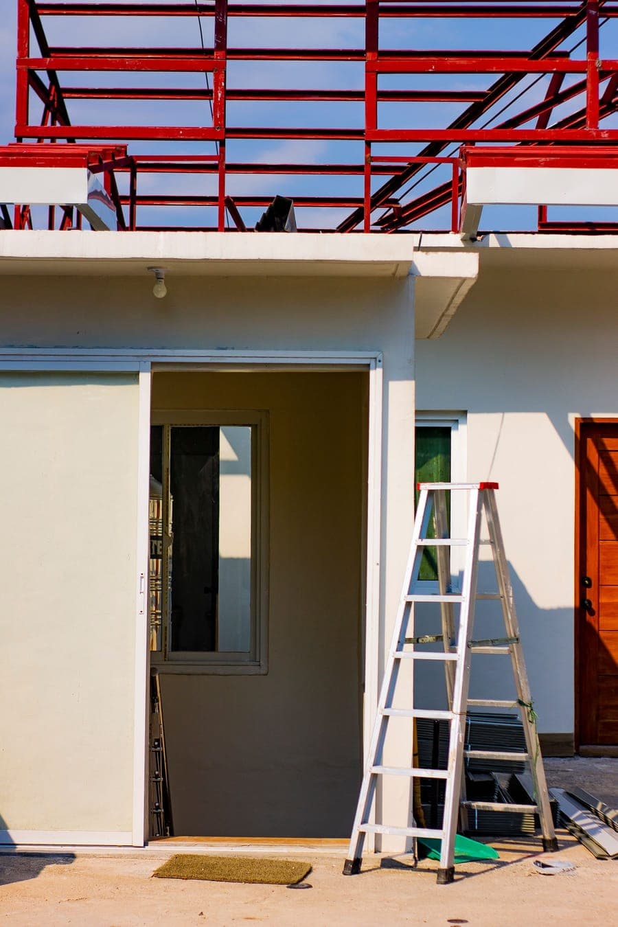 Maison en rénovation équipée d'un échafaudage